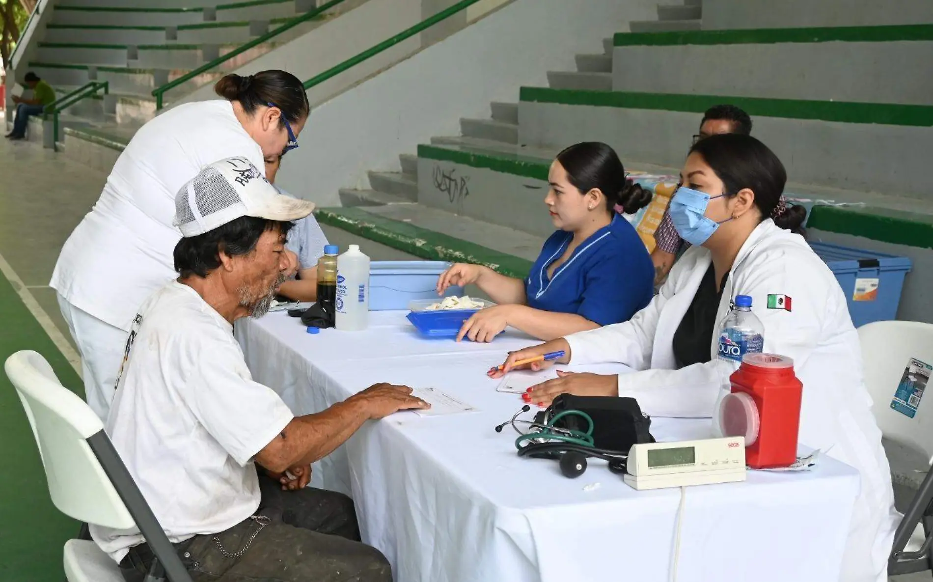 Brindan más de 300 servicios en brigada de salud en Lerdo